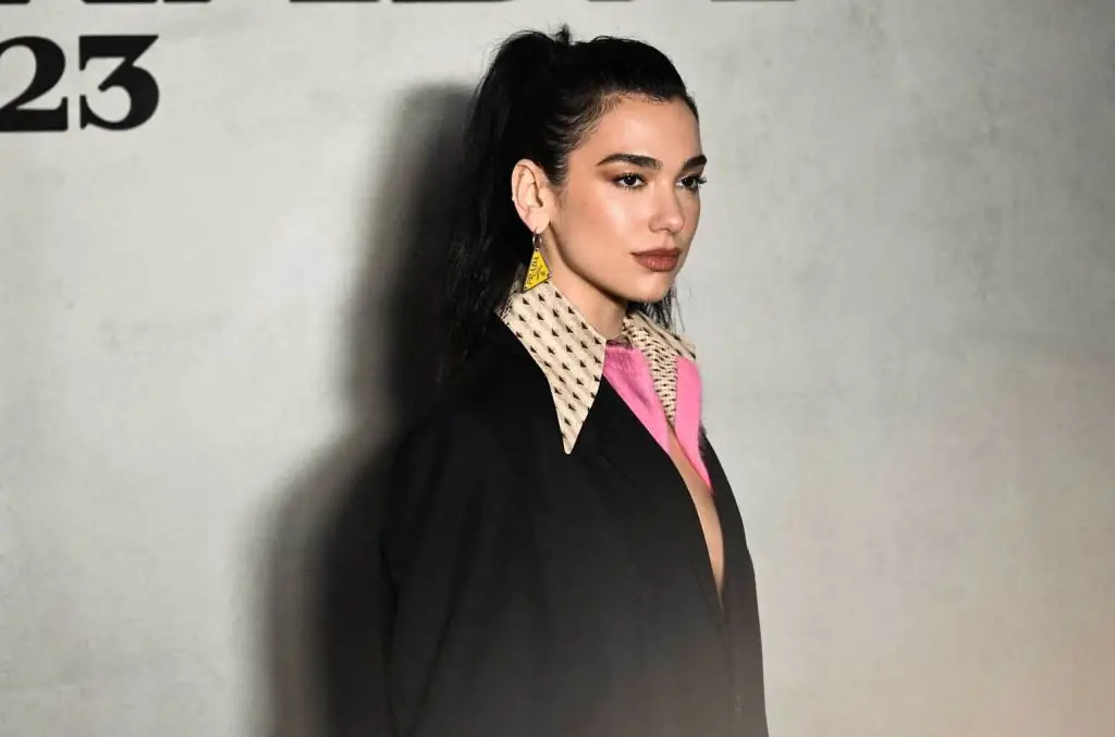 dua-lipa-buys-back-her-publishing rights