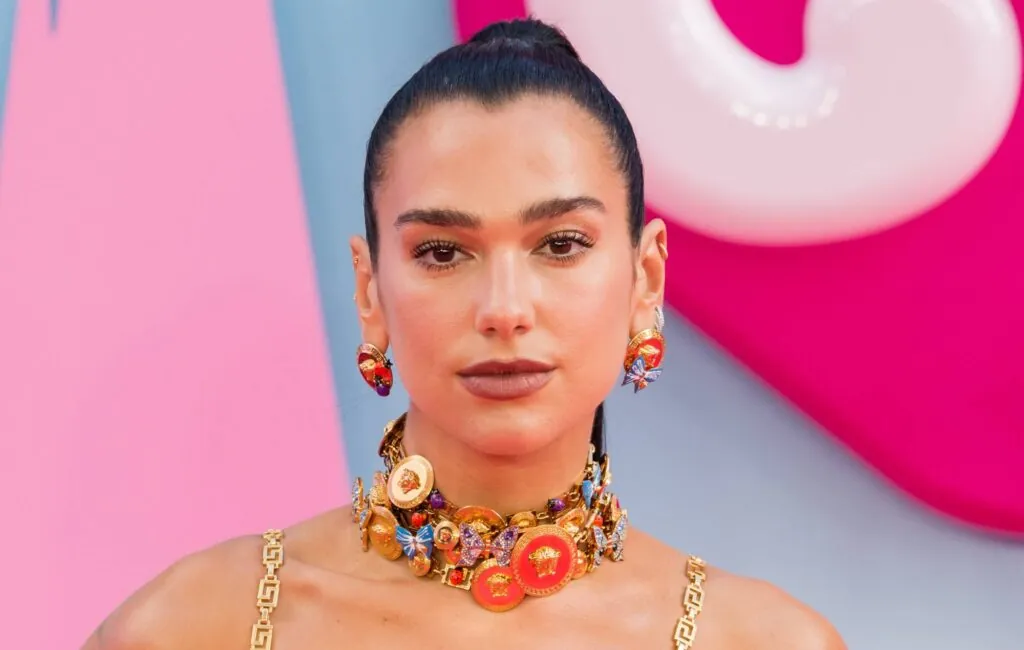 dua-lipa-acquires-the-rights-to-her-songs-in-publishing-deal
