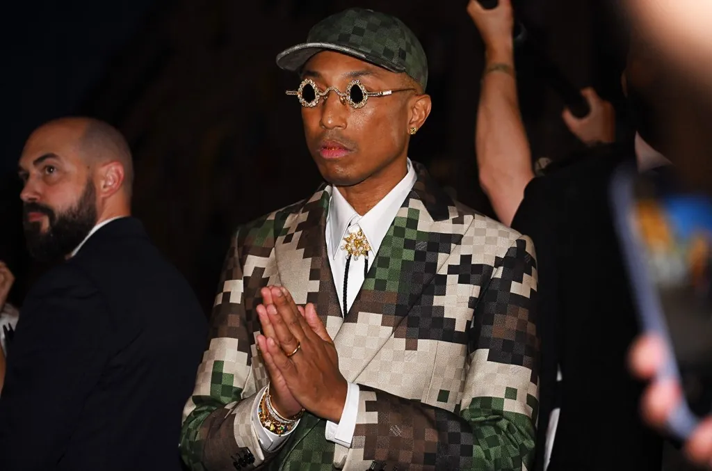 peta-slams-pharrell-williams’-crocodile-skin-louis-vuitton handbag