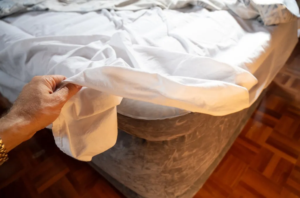 5-comfortable-air-mattresses-for-hosting-family-&-to-take-on travels