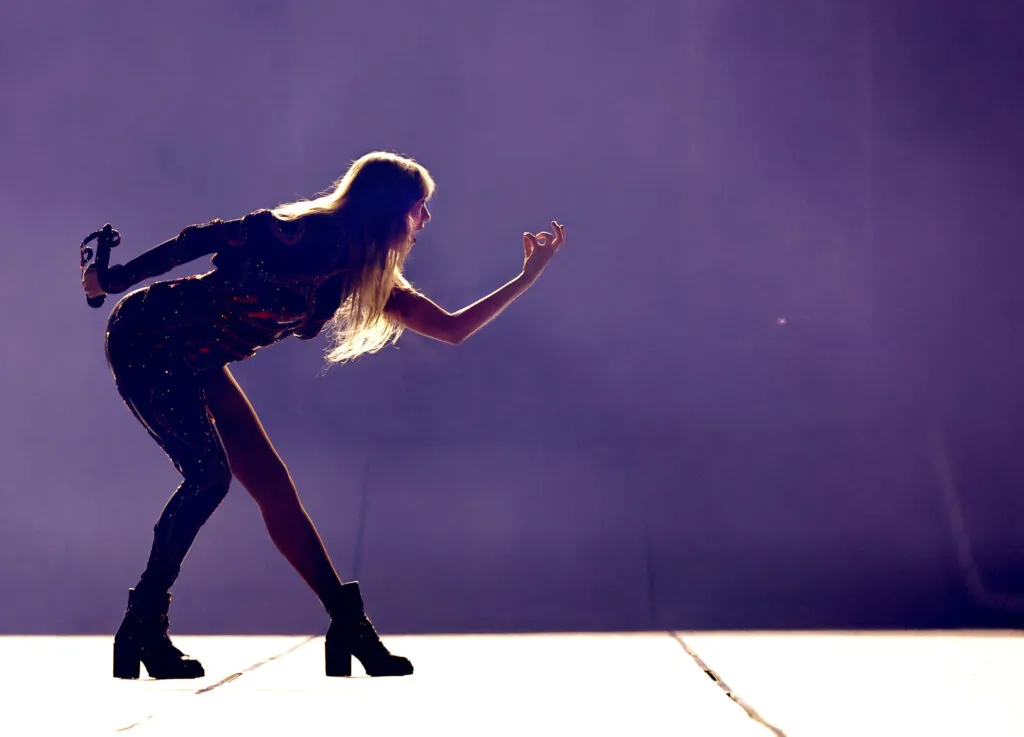 taylor-swift-‘shattered’-by-fan’s-death-before-rio-show