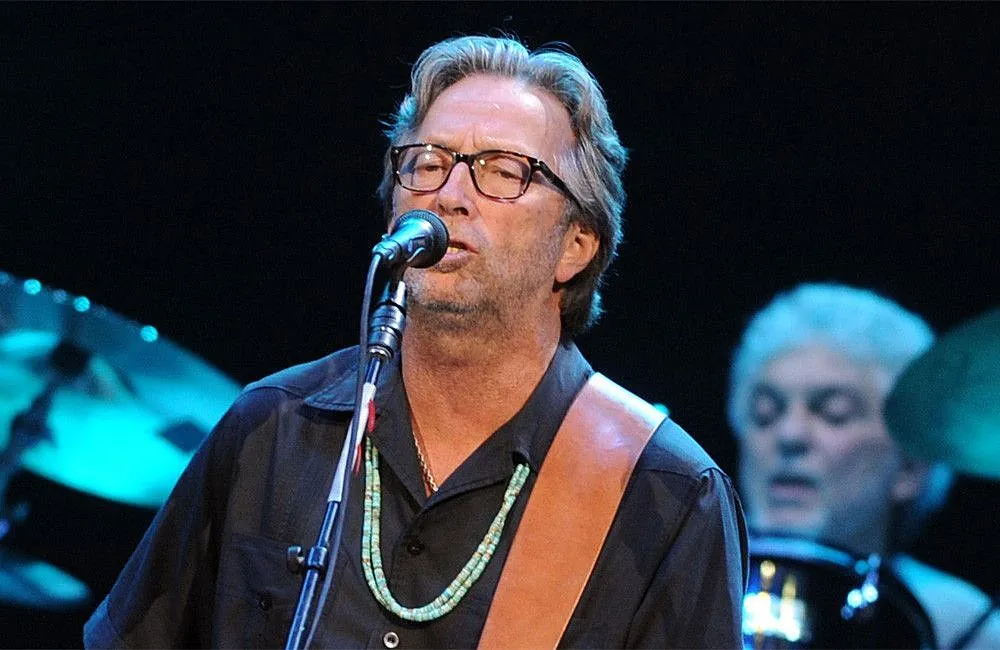 clapton’s-iconic-guitar-breaks-whopping-$1-million-auction-mark