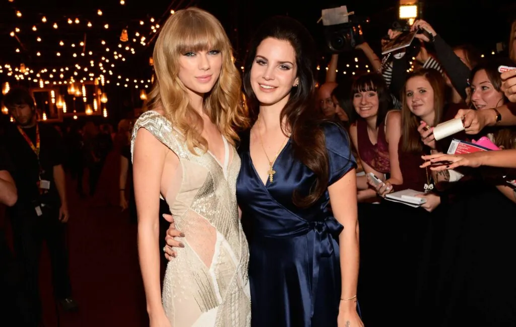 lana-del-rey-says-she’s-“all-over”-the-first-version-of-taylor-swift’s-‘snow-on-the-beach’