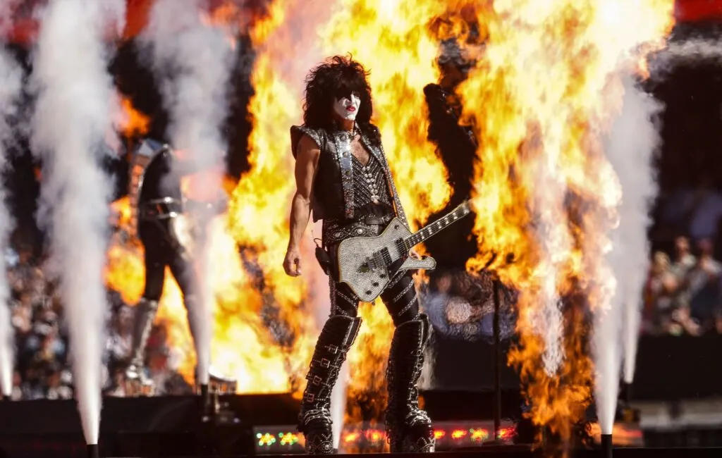 kiss’s-paul-stanley-“was-wondering-if-it-was-his-time”-when-suffering-with-recent-illness