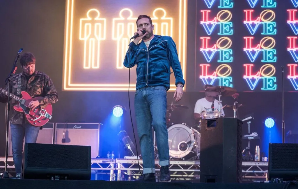 kaiser-chiefs-to-headline-london-christmas-carol-music-therapy-fundraiser-concert