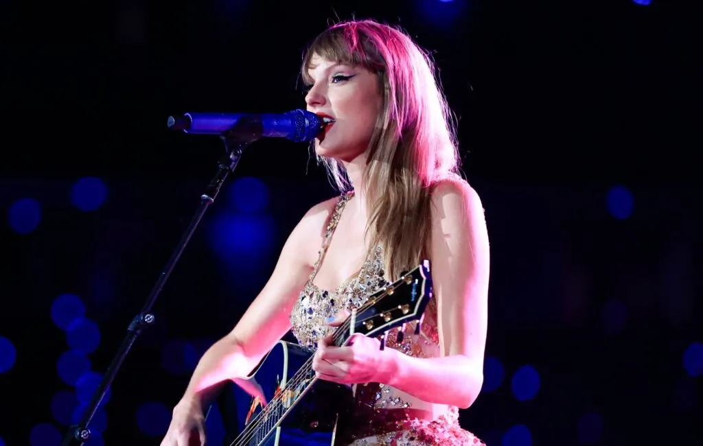 taylor-swift-fans-petition-for-free-water-at-all-gigs-after-fan-dies-in-rio