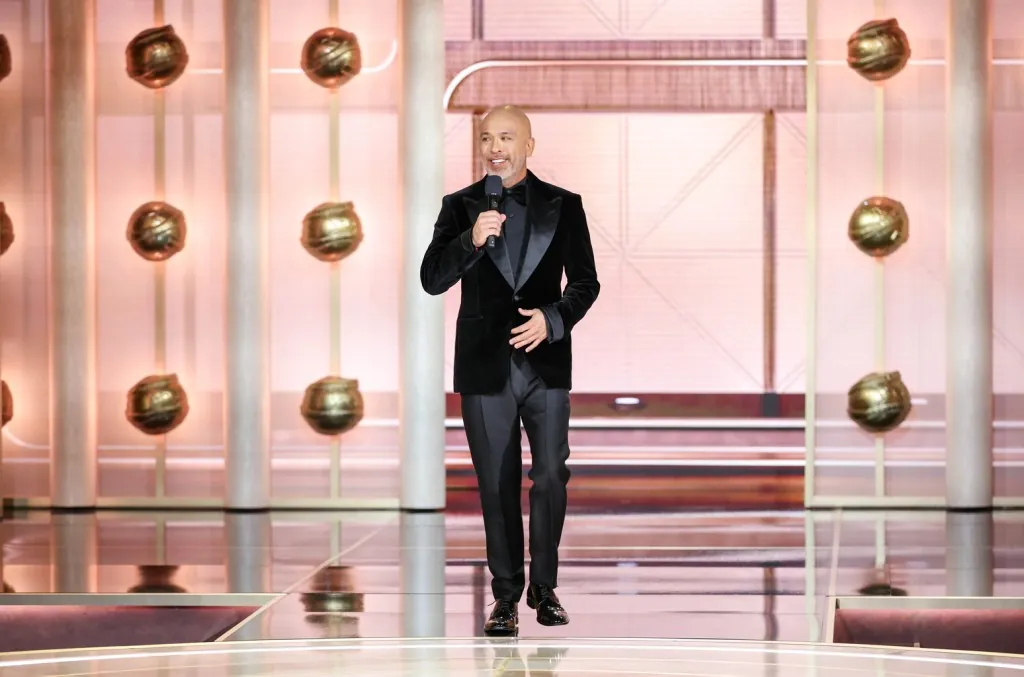 here’s-how-golden-globes-host-jo-koy-felt-about-taylor-swift’s-icy-reaction-to-his-nfl-monologue joke