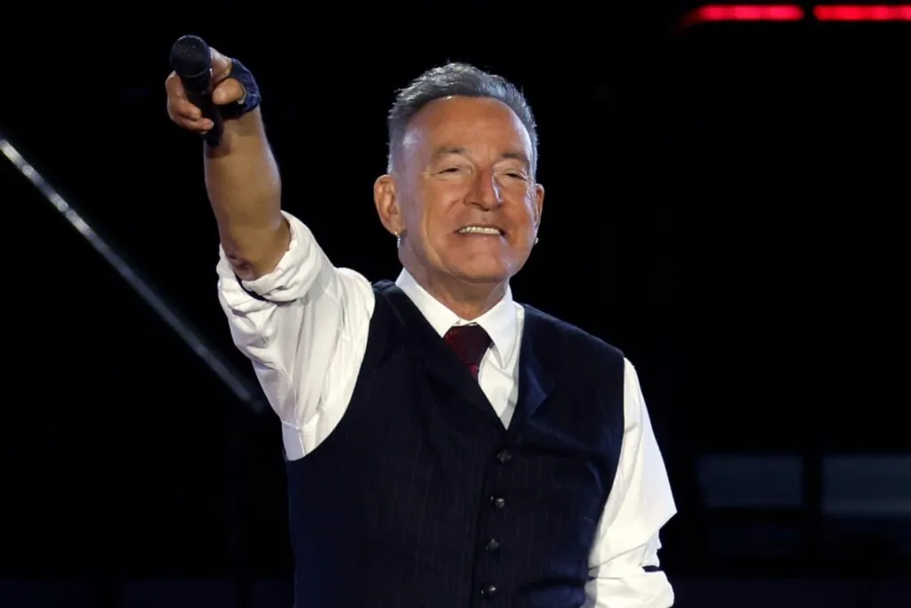bruce-springsteen-decries-‘treasonous’-trump-at-2025-tour-launch