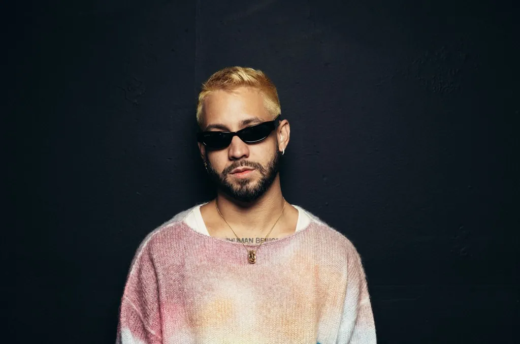 mora-breaks-down-5-essential-tracks-on-‘lo-mismo-de-siempre’ album