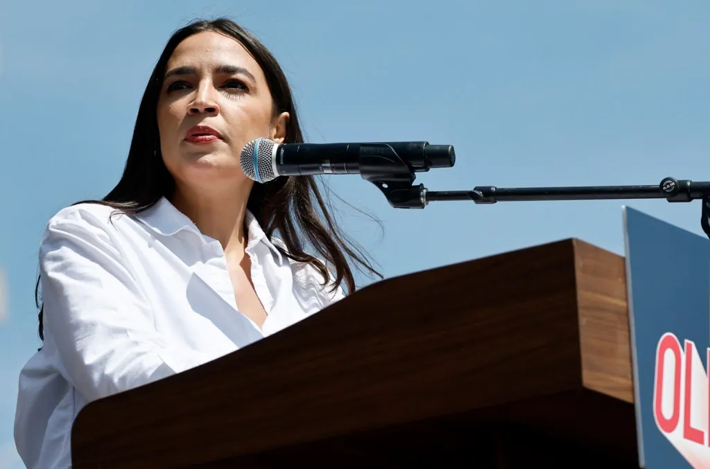rep.-alexandria-ocasio-cortez-praises-bad-bunny-for-‘political’-album-‘debi-tirar-mas fotos’