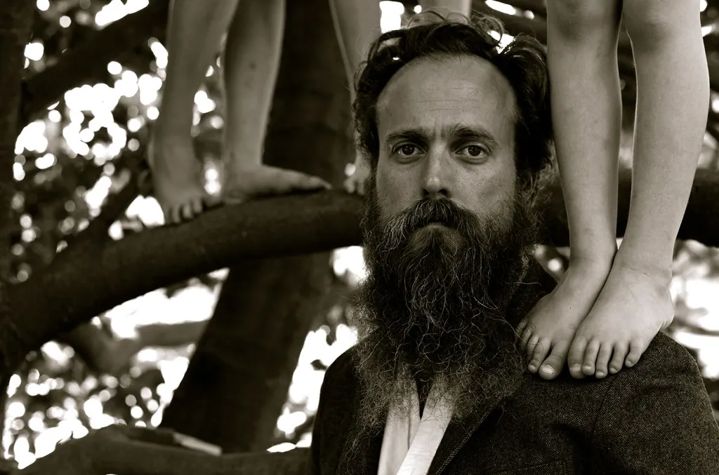 iron-&-wine-and-ben-bridwell-preview-new-ep-with-cover-of-kendrick-lamar-&-sza’s-‘luther’