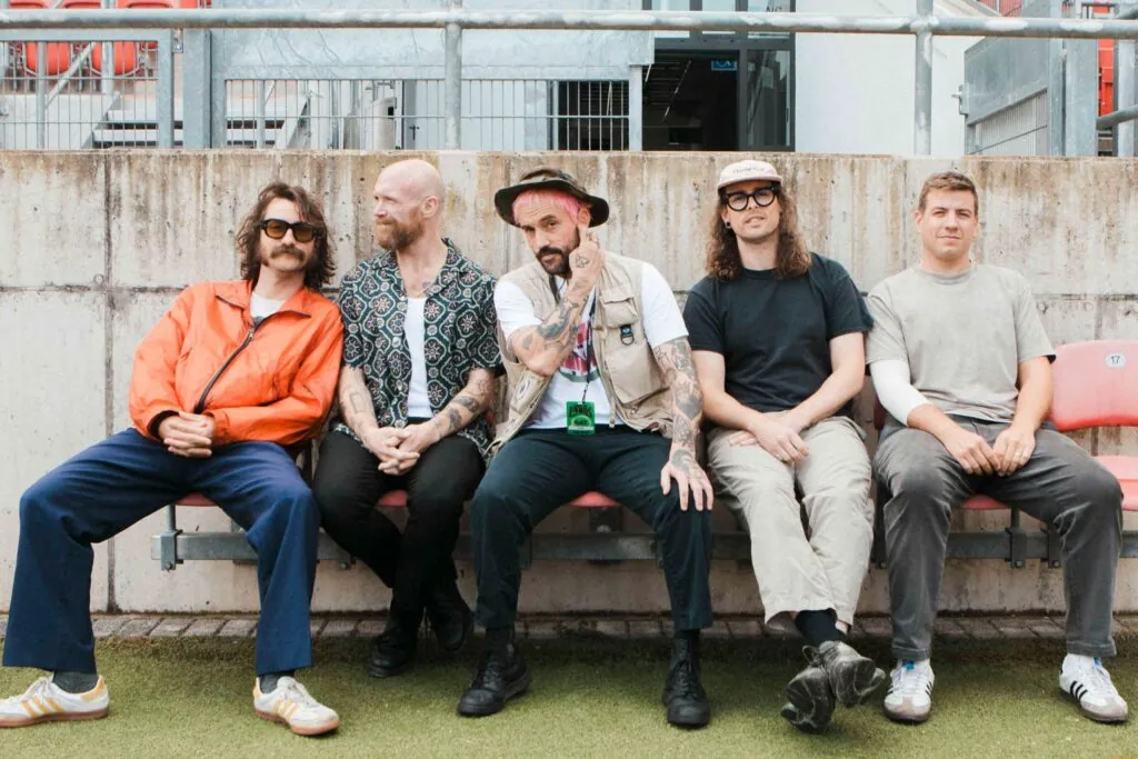 idles-unveil-music-for-darren-aronofsky’s-‘caught-stealing’
