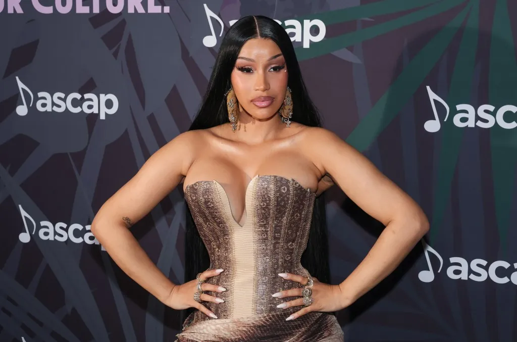 cardi-b-kicks-off-night-one-of-wwe-summerslam-2025:-‘we’re-making-history tonight’