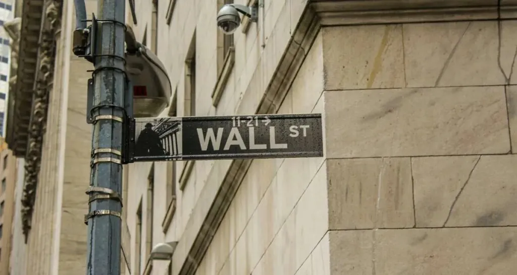 spotify-stock-dips-beneath-$650-per-share-following-pricing-fueled-rebound-—-wells-fargo,-morgan-stanley,-and-other-analysts-remain-optimistic