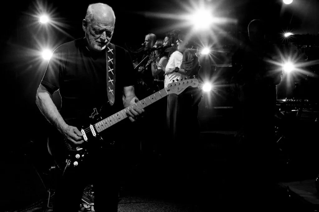 see-trailer-for-david-gilmour’s-‘live-at-the-circus-maximus’