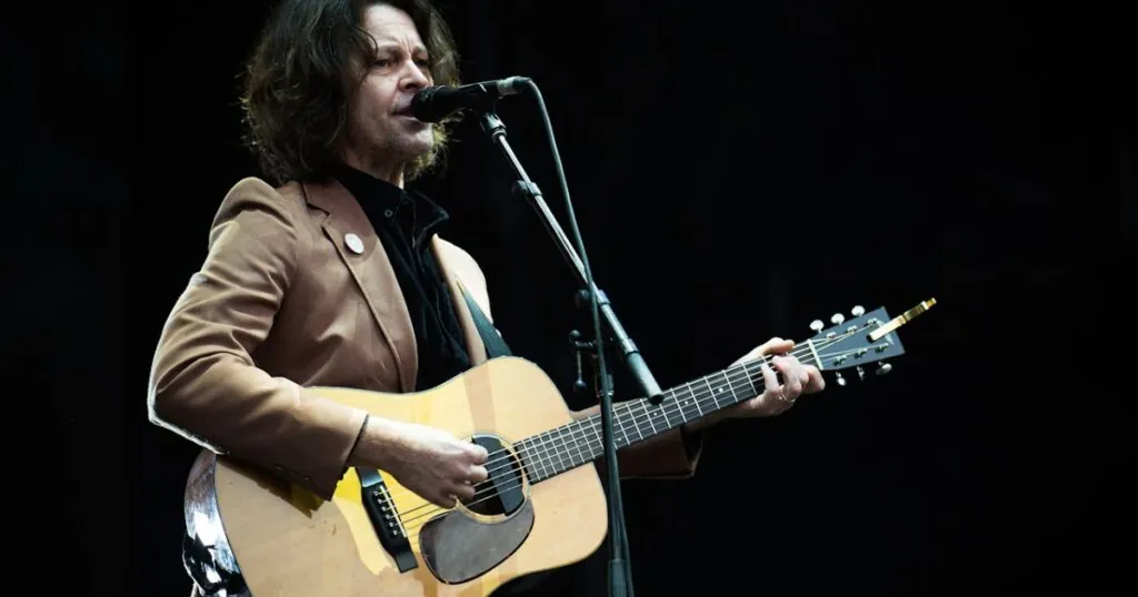 bernard-fanning-announces-20th-anniversary-‘tea-&-sympathy’-reissue-+-show