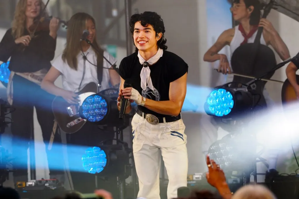 fans-choose-conan-gray’s-‘wishbone’-as-this-week’s-favorite-new music