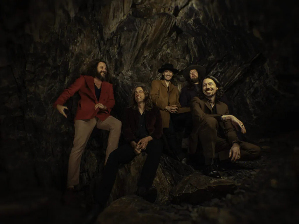 my-morning-jacket-celebrate-20-years-of-‘z,’-debut-steely-dan’s-“do-it-again”-and-resurrect-black-sabbath-cover-at-red-rocks