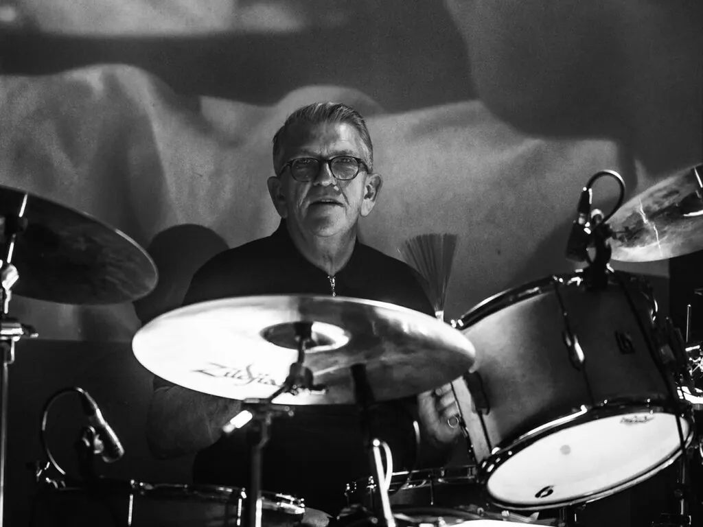 the-smiths’-mike-joyce-announces-memoir,-the-drums