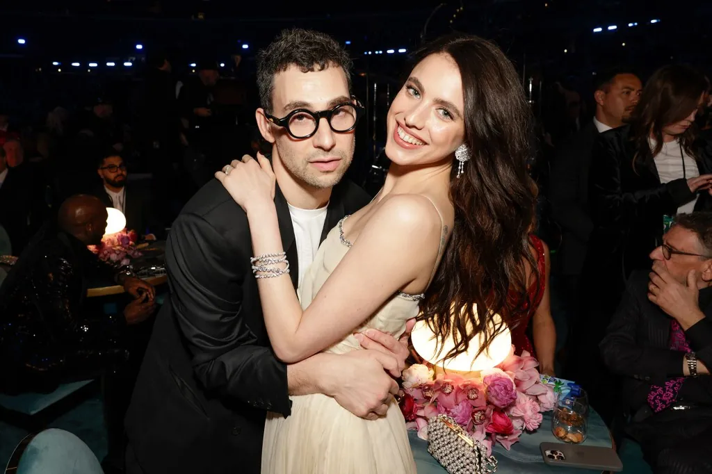 jack-antonoff-releases-soundtrack-to-‘honey-don’t!,’-starring-his-wife-margaret qualley