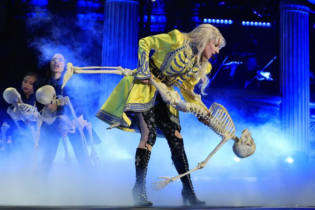 lady-gaga-makes-triumphant-return-with-the-mayhem-ball’s-homecoming-show-in-new-york-city:-7-best moments