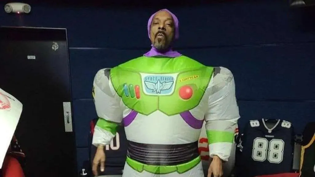 snoop-dogg-says-grandson’s-question-about-‘lightyear’-gay-kiss-left-him-“scared-to-go-to-the-movies”