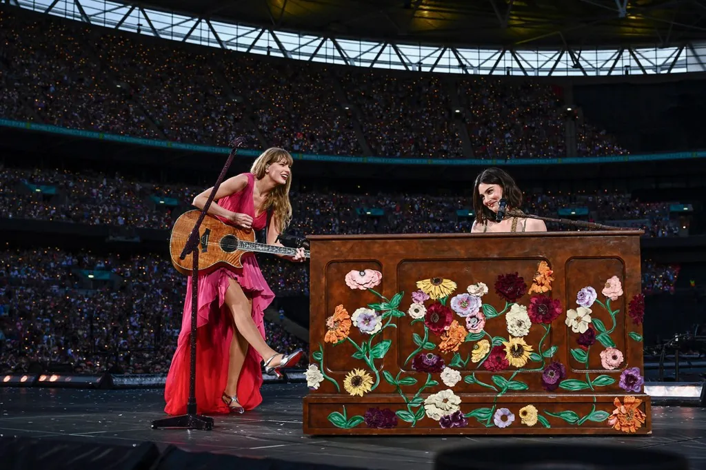 gracie-abrams-pauses-mexico-city-show-to-shout-out-taylor-swift-on-engagement:-‘big-congratulations-to taylor’