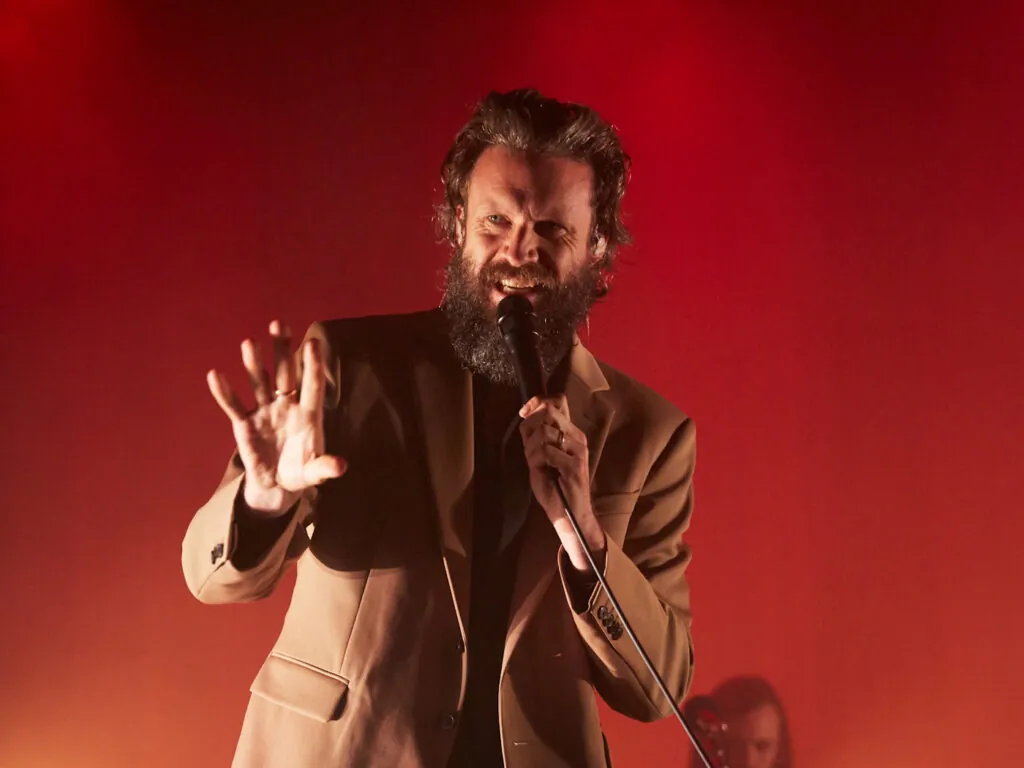 father-john-misty-closes-end-of-the-road-2025-with-a-blitz-of-bombast