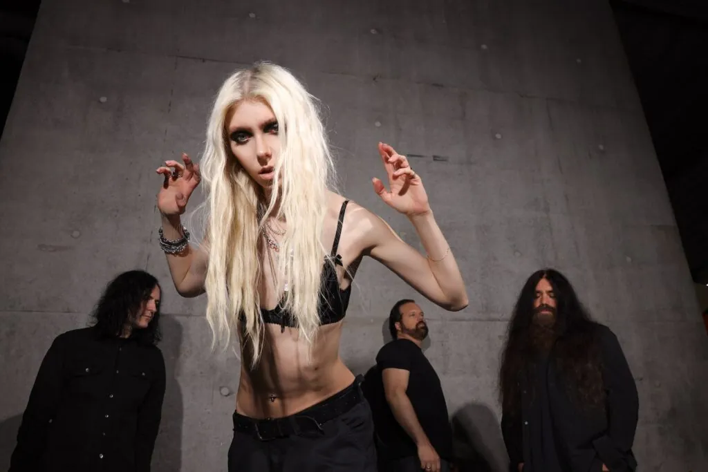 the-pretty-reckless’-taylor-momsen-discusses-new-music-+-ac/dc