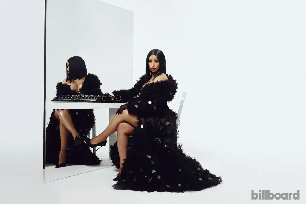 cardi-b-takes-to-the-streets-of-new-york-to-sell-copies-of-‘am-i-the drama?’