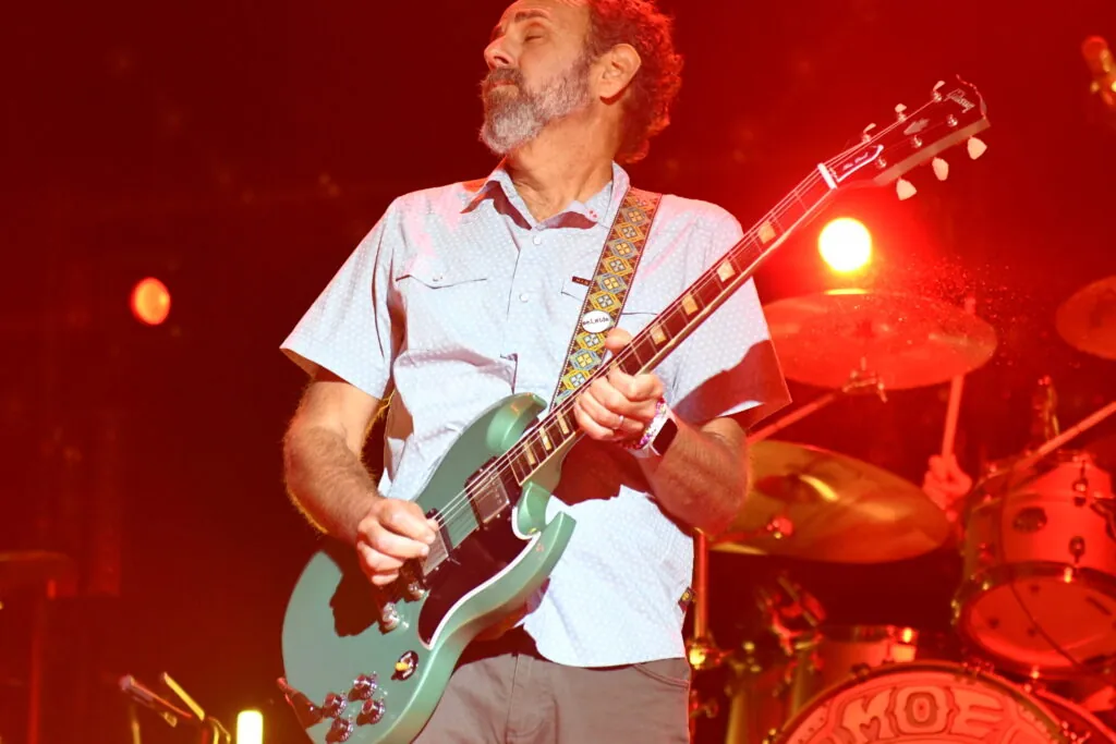 moe.-commence-northeast-weekend-in-rhode-island,-welcome-warren-haynes-and-emma-derhak-in-maine