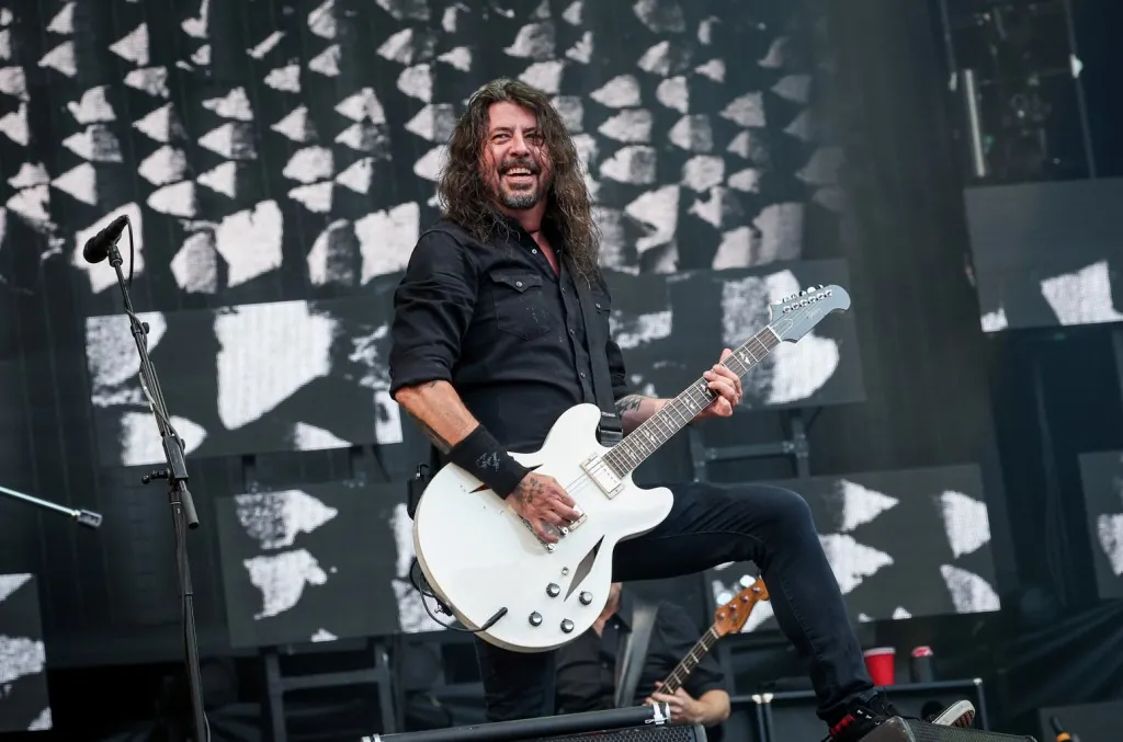 in-lead-up-to-overseas-dates,-‘foo-fighters-assemble’-in-pics-before-first-shows-with-new drummer
