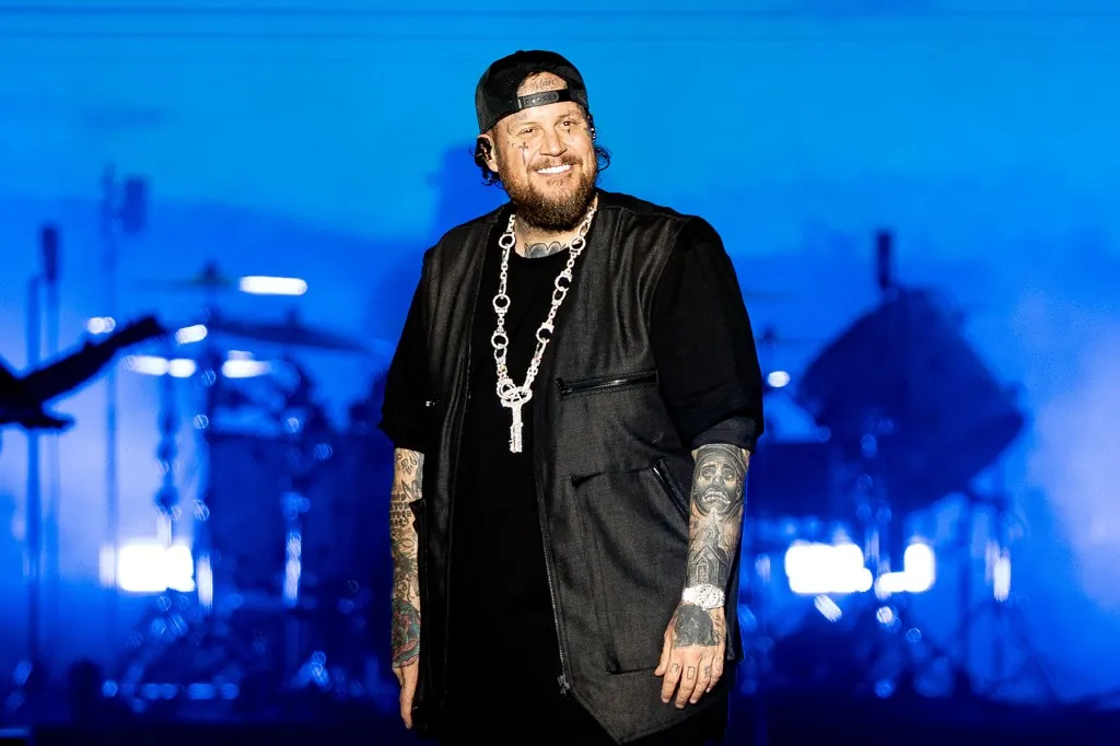 jelly-roll-shows-off-weight-loss-&-meets-pope-leo-xiv-in-rome:-‘from-rock-bottom-to-holy ground’