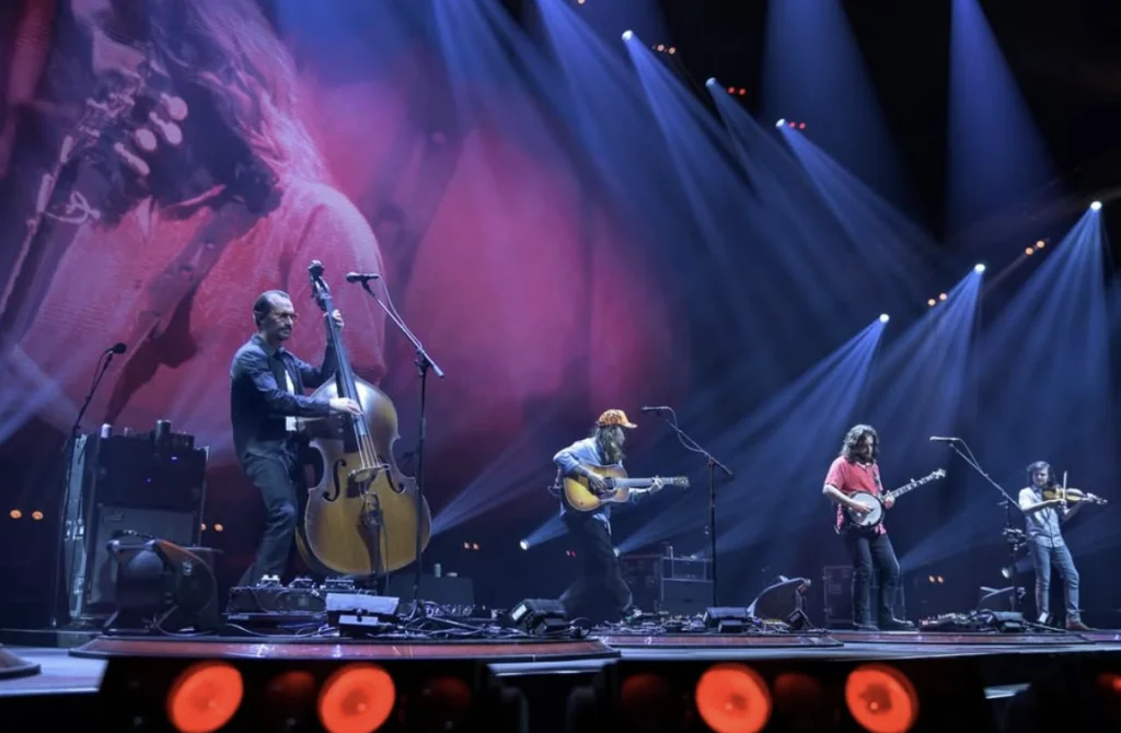 billy-strings-returns-to-the-signal-with-full-band,-welcomes-mountain-grass-unit’s-luke-black