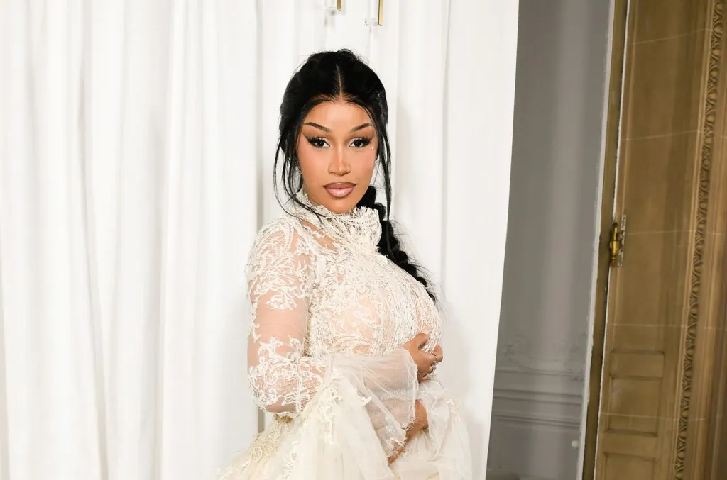 cardi-b-responds-to-young-thug-pushing-his-album-release-back-for-‘am-i-the-drama?’:-‘you-better-step-next week’