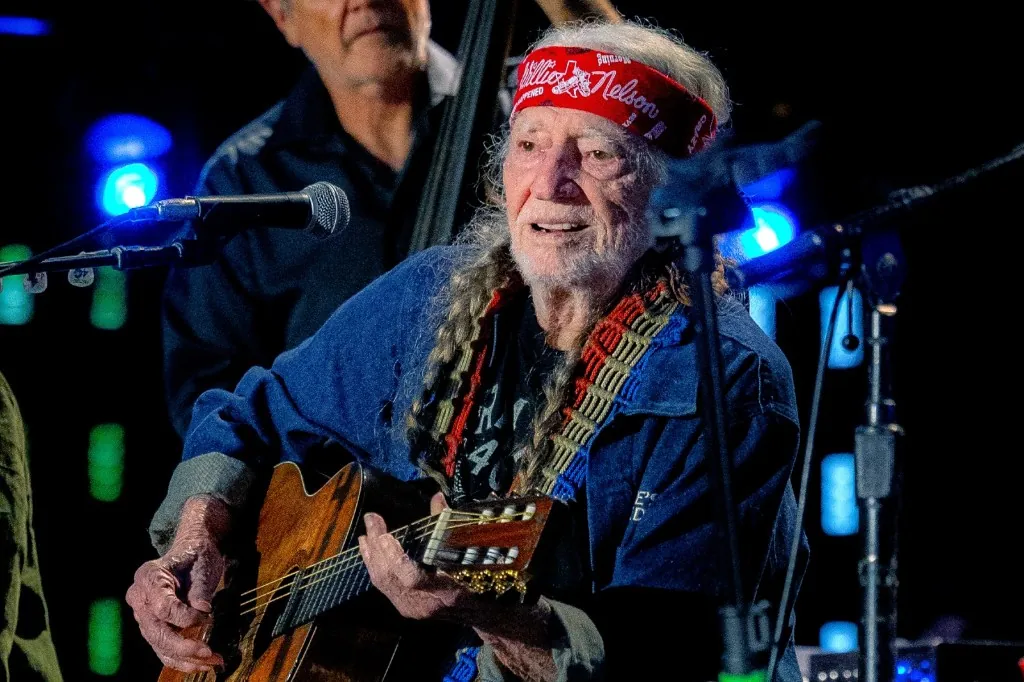 willie-nelson’s-40th-anniversary-farm-aid-challenges-corporate-power-in-america:-‘they-need-to-stand-up-and-pay-a-conscience-tax!’-says-neil young