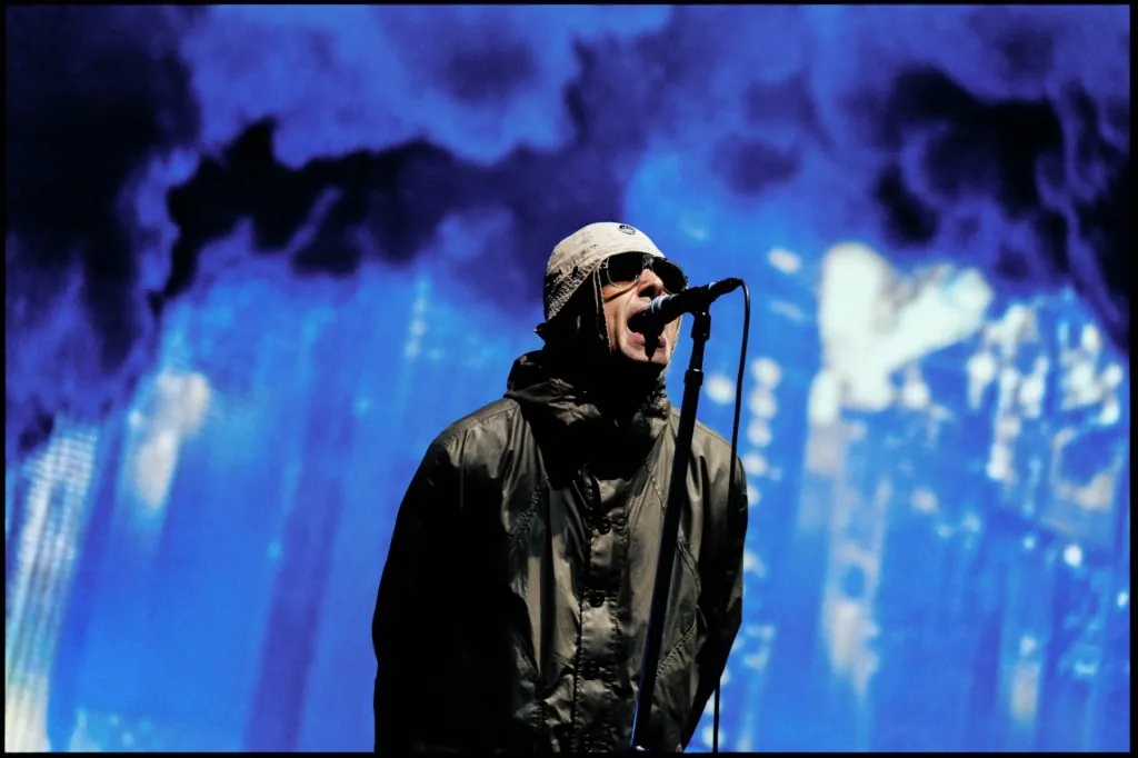 oasis-release-thrilling-‘morning-glory-(unplugged)’-ahead-of-30th-anniversary-deluxe-edition-of-sophomore album