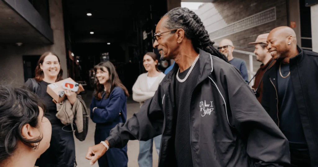 snoop-dogg’s-doppelganger-dupes-melbourne-ahead-of-afl-grand-final