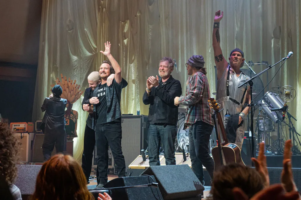 eddie-vedder-covers-devo,-zeppelin-at-ohana-festival