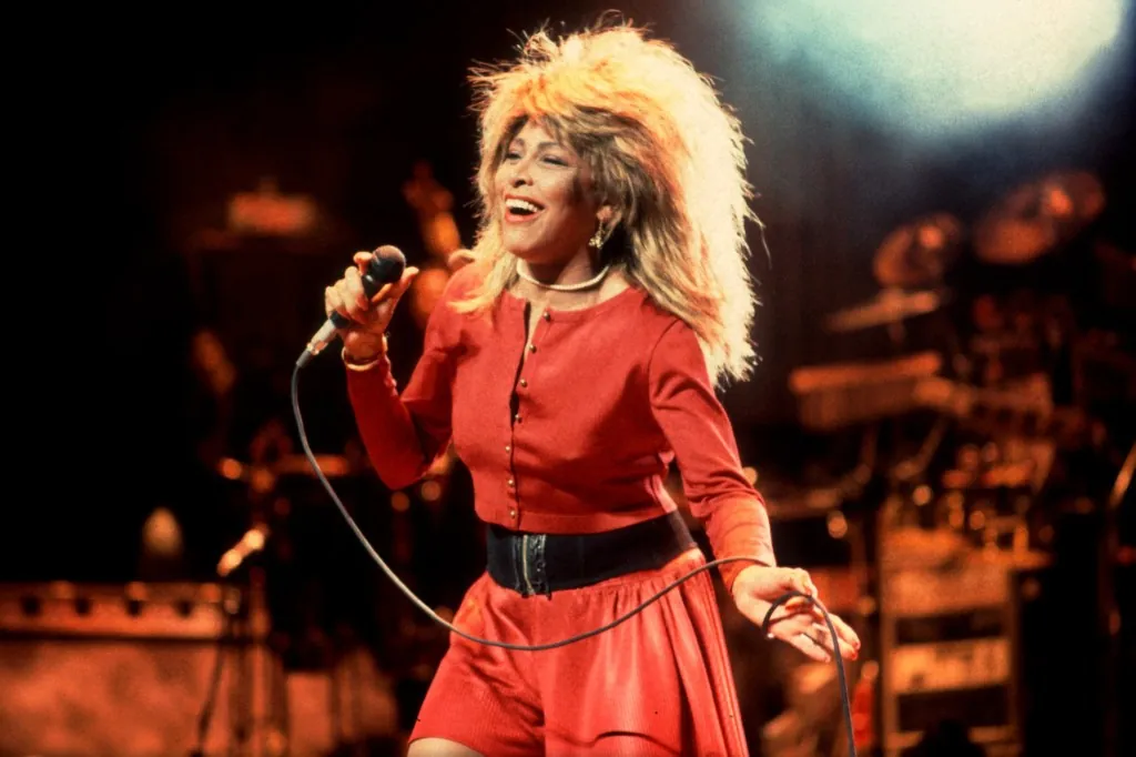 tina-turner-statue-unveiled-in-tennessee-community-where-she-grew up