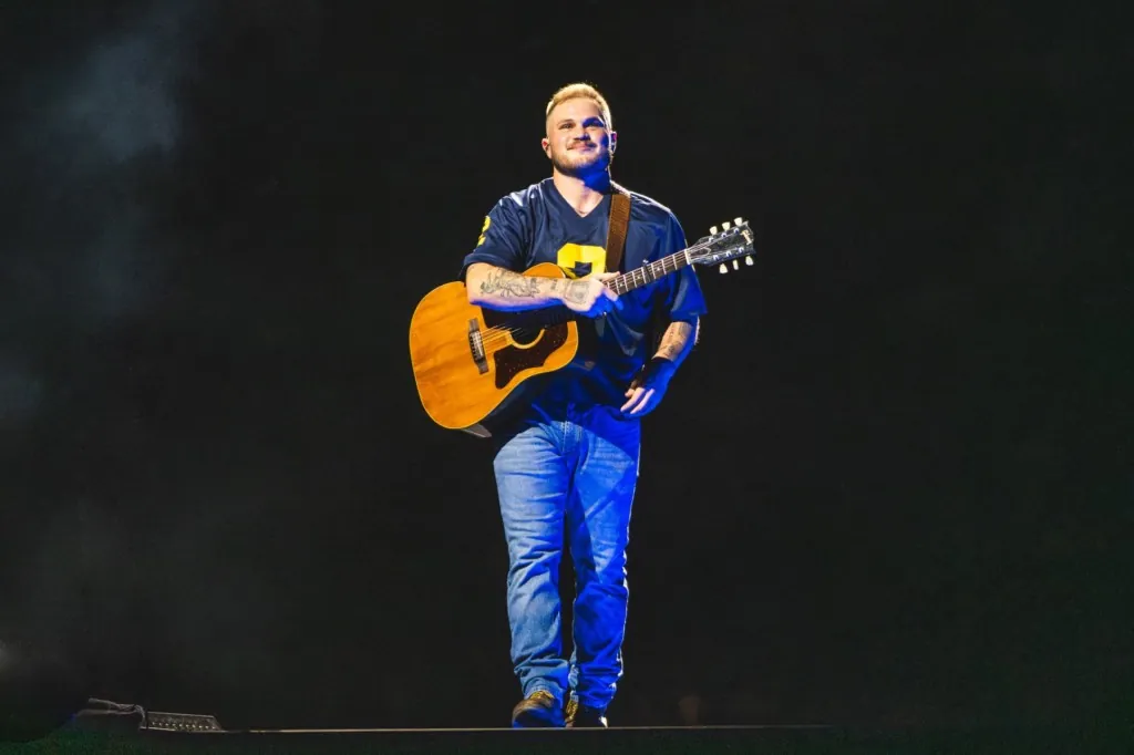 9-best-moments-from-zach-bryan’s-record-setting-final-concert-of-2025-at-michigan stadium