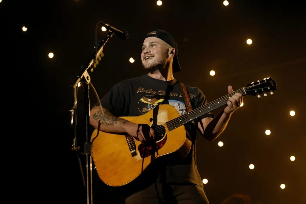 zach-bryan-breaks-us.-concert-attendance-record