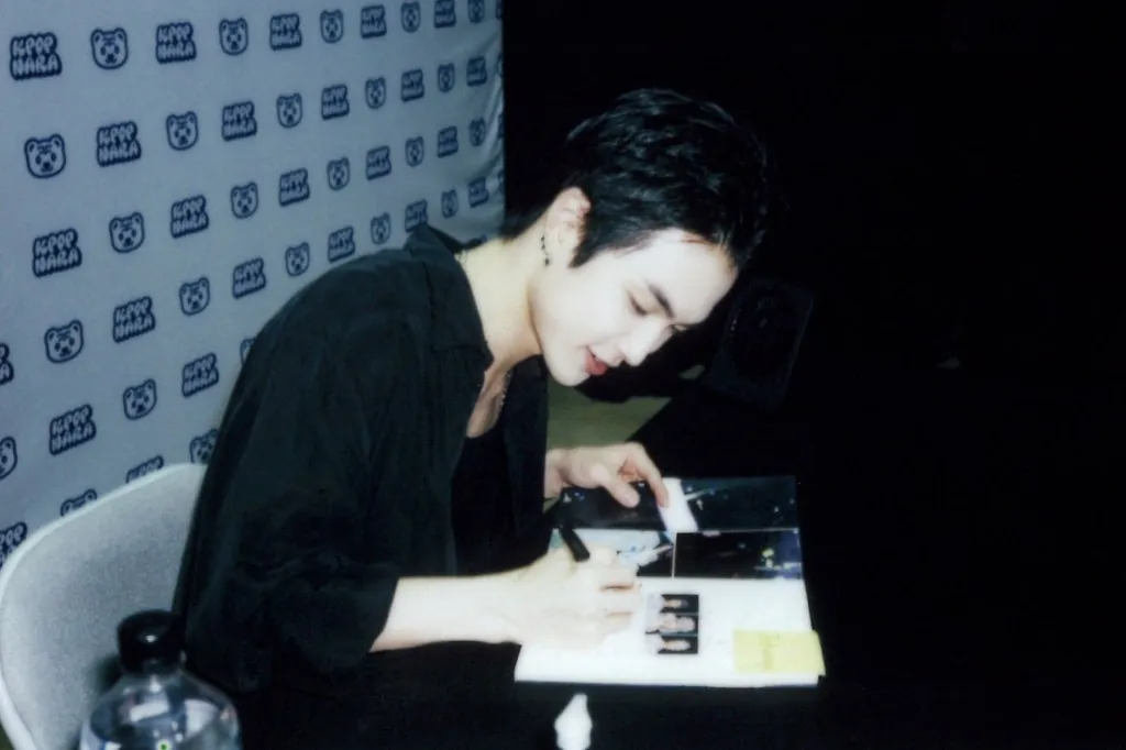 xnghan-on-his-us.-fan-sign-tour-&-memories-he-wants-to-‘leave-a-record-of’:-exclusive photos