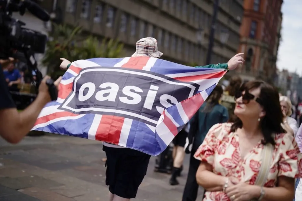 the-final-uk.-show-of-oasis’-live-’25-tour-was-pure-hysteria