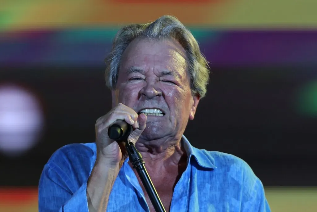 ian-gillan-considers-deep-purple-retirement-over-health-issue