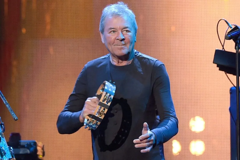 ian-gillan-considers-deep-purple-retirement-over-health-issue