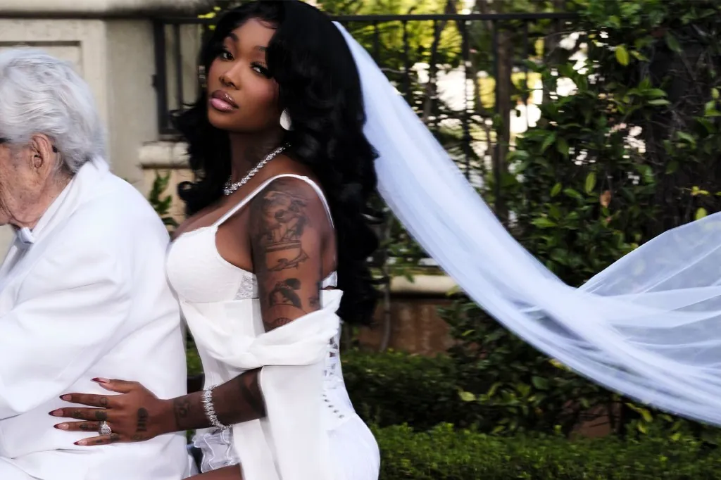 summer-walker-releases-two-deluxe-editions-of-‘finally-over-it’:-‘i-heard you’